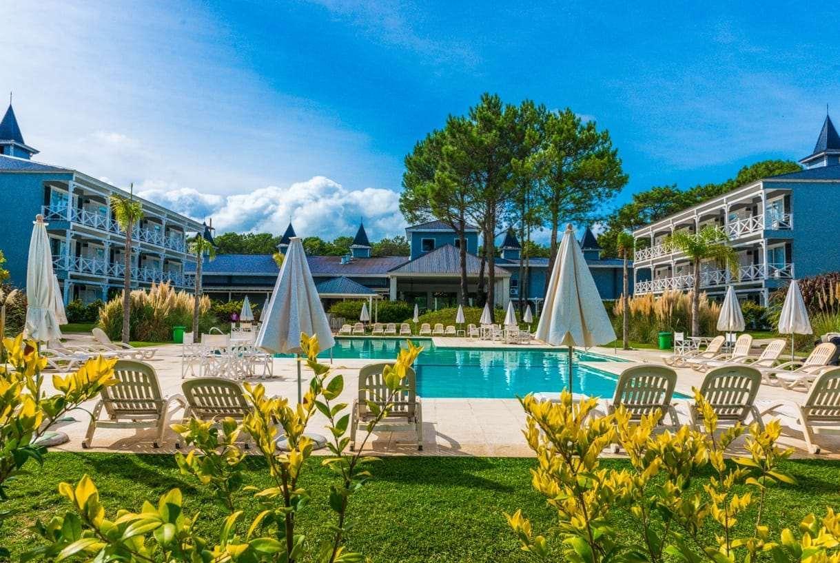 Howard Johnson Hotel & Convention Center Madariaga - 까릴로 외부 사진