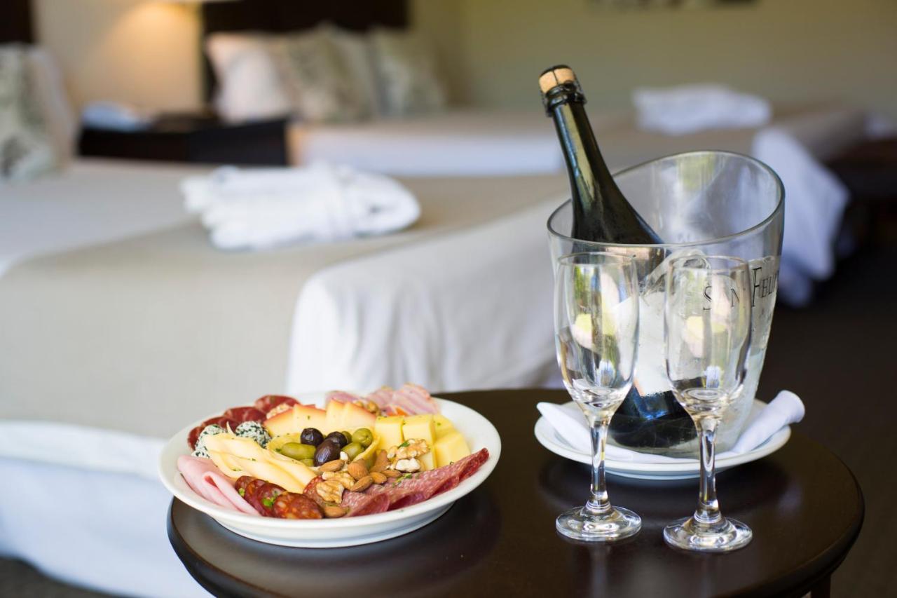 Howard Johnson Hotel & Convention Center Madariaga - 까릴로 외부 사진
