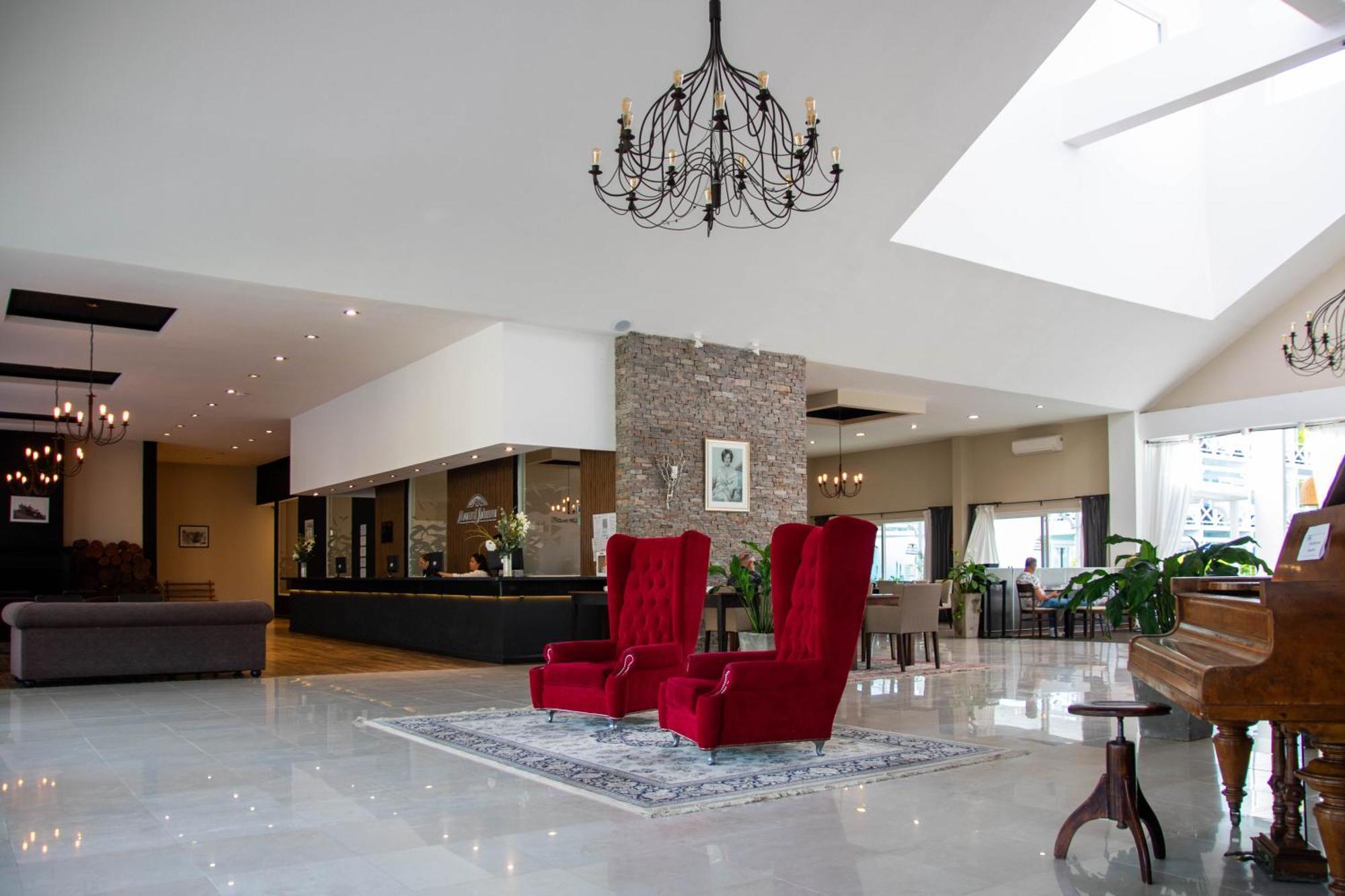 Howard Johnson Hotel & Convention Center Madariaga - 까릴로 외부 사진