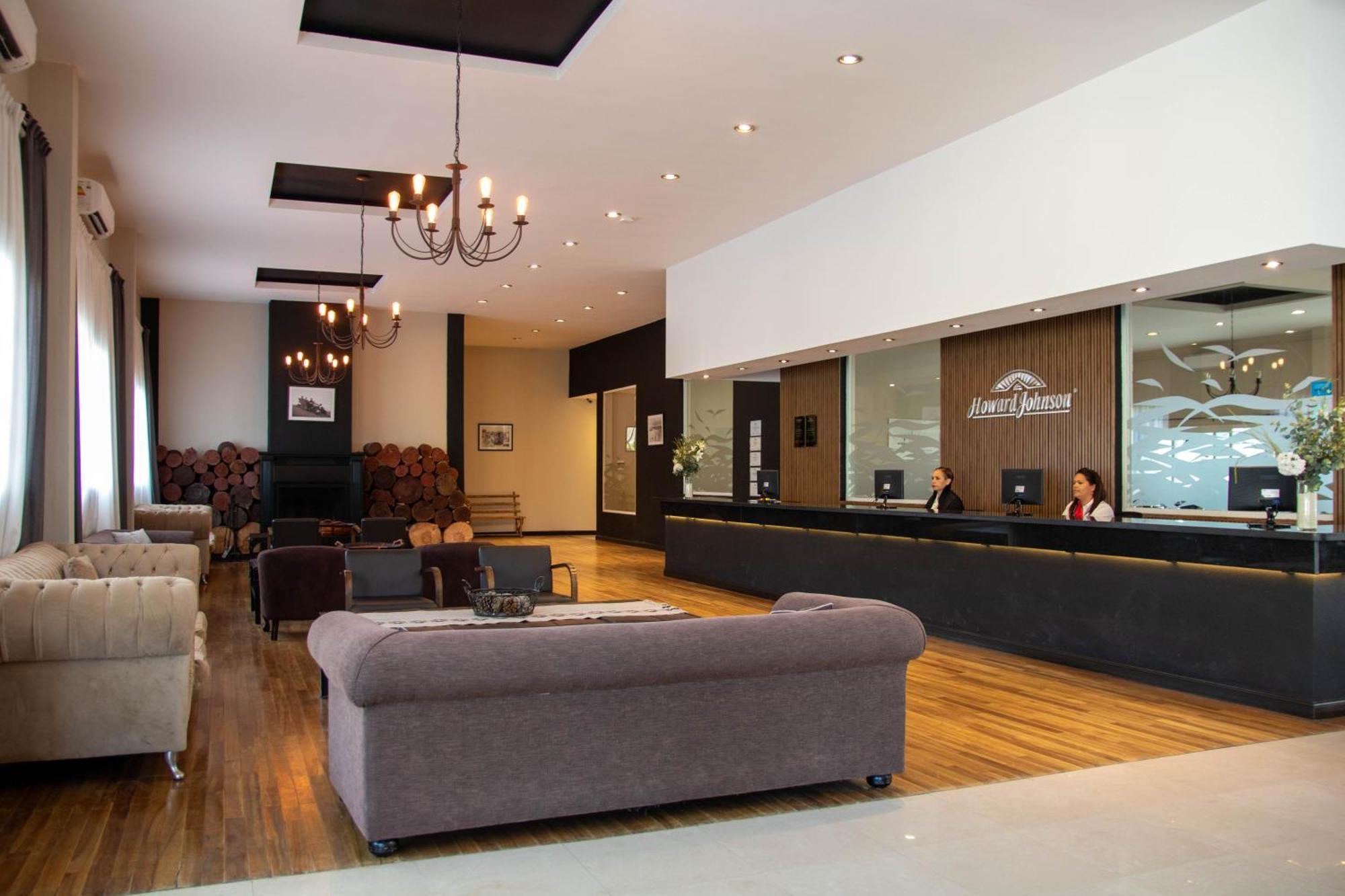 Howard Johnson Hotel & Convention Center Madariaga - 까릴로 외부 사진