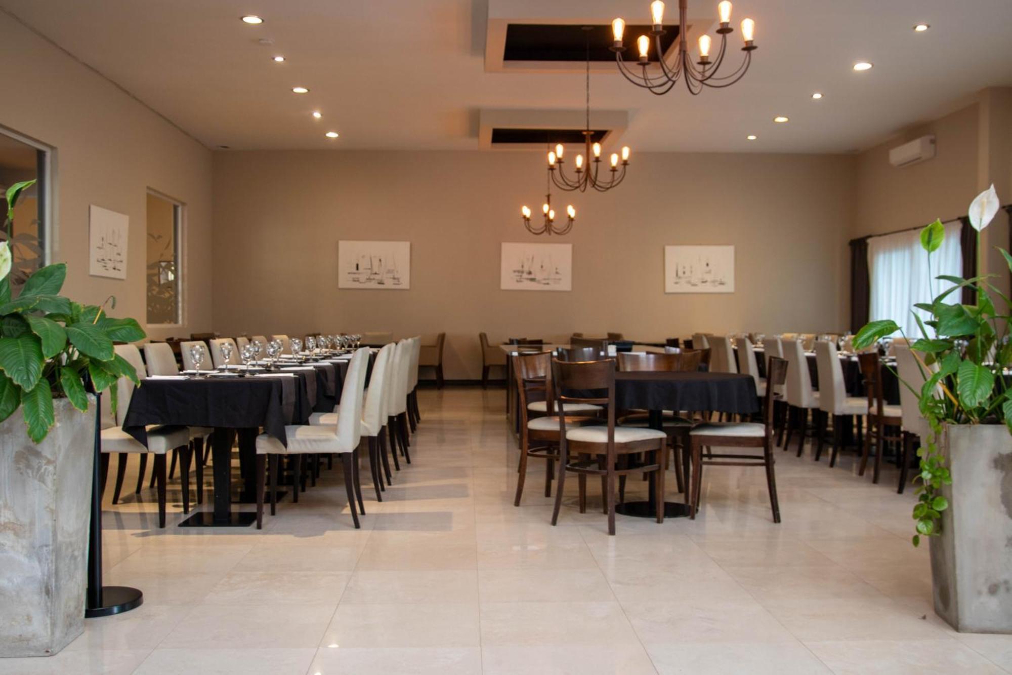 Howard Johnson Hotel & Convention Center Madariaga - 까릴로 외부 사진