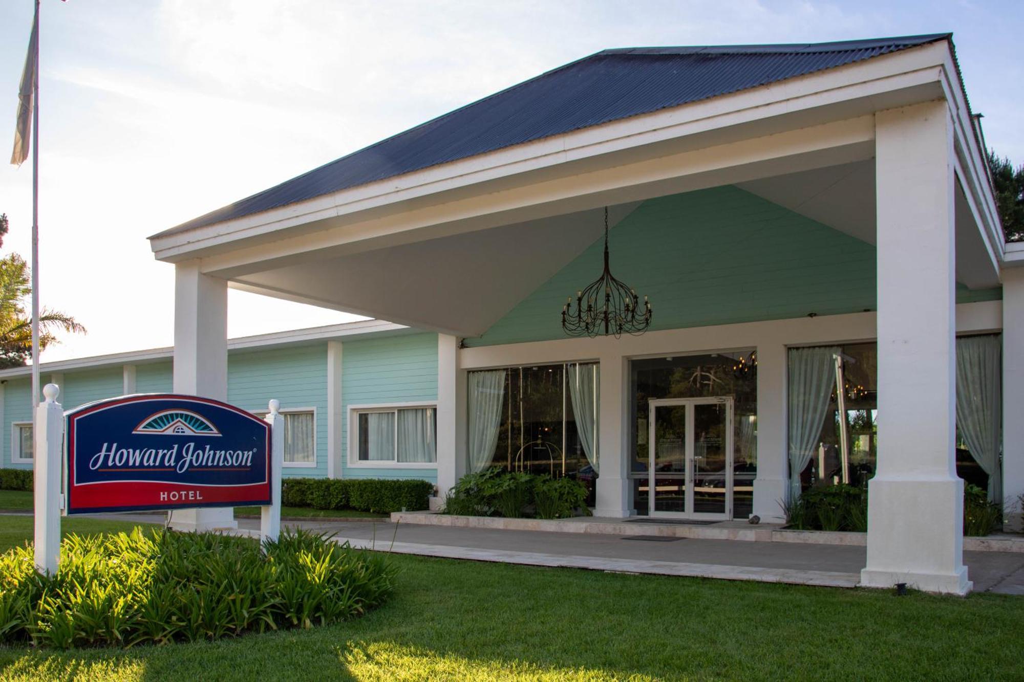 Howard Johnson Hotel & Convention Center Madariaga - 까릴로 외부 사진
