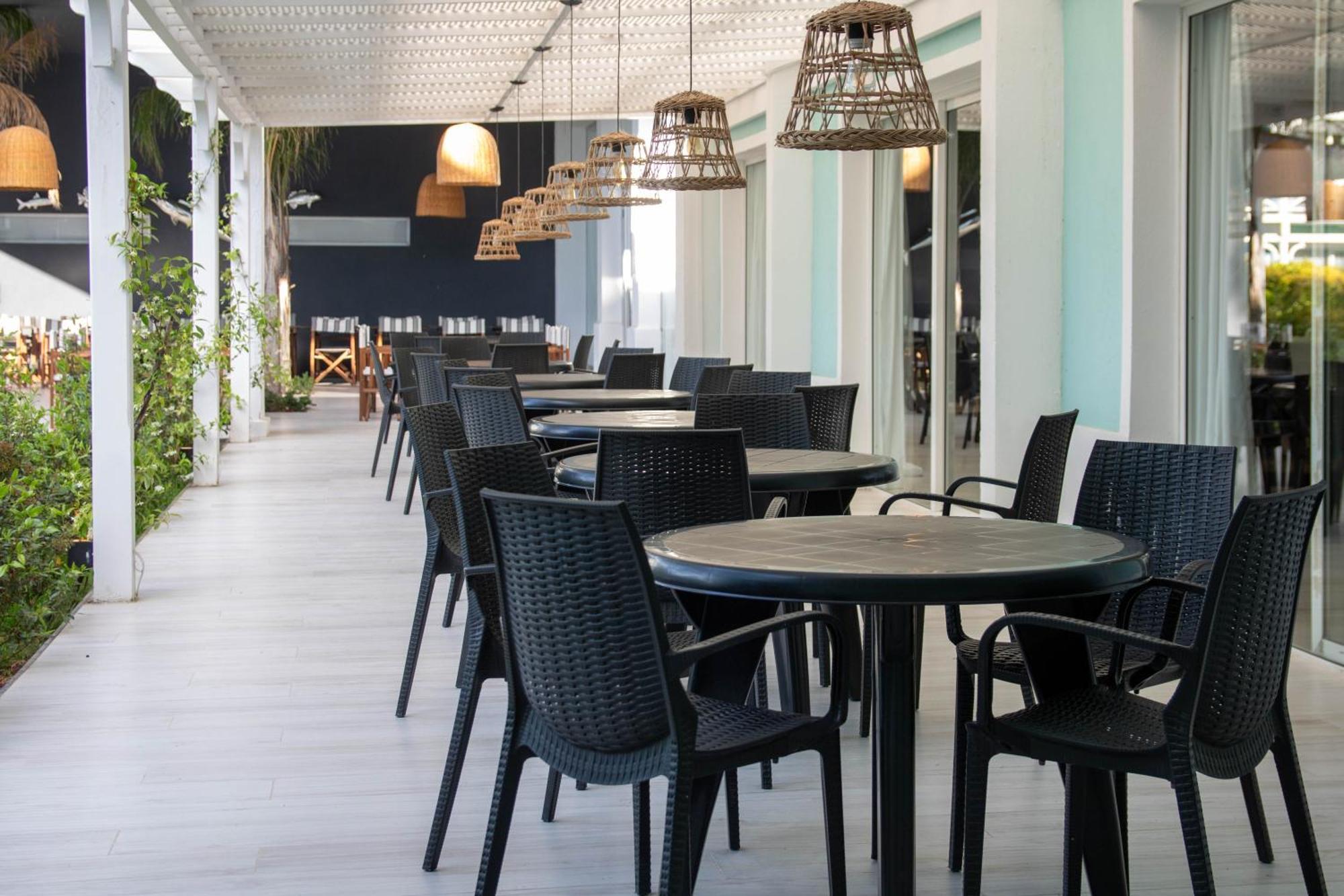 Howard Johnson Hotel & Convention Center Madariaga - 까릴로 외부 사진