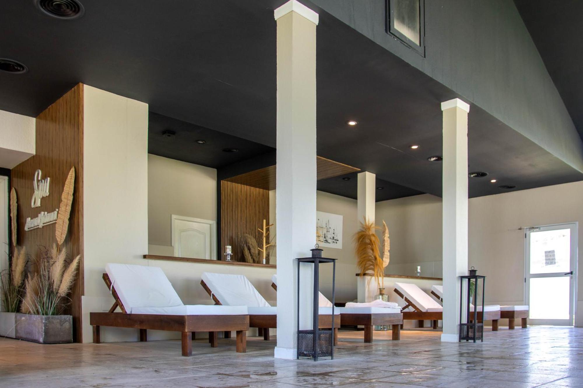 Howard Johnson Hotel & Convention Center Madariaga - 까릴로 외부 사진