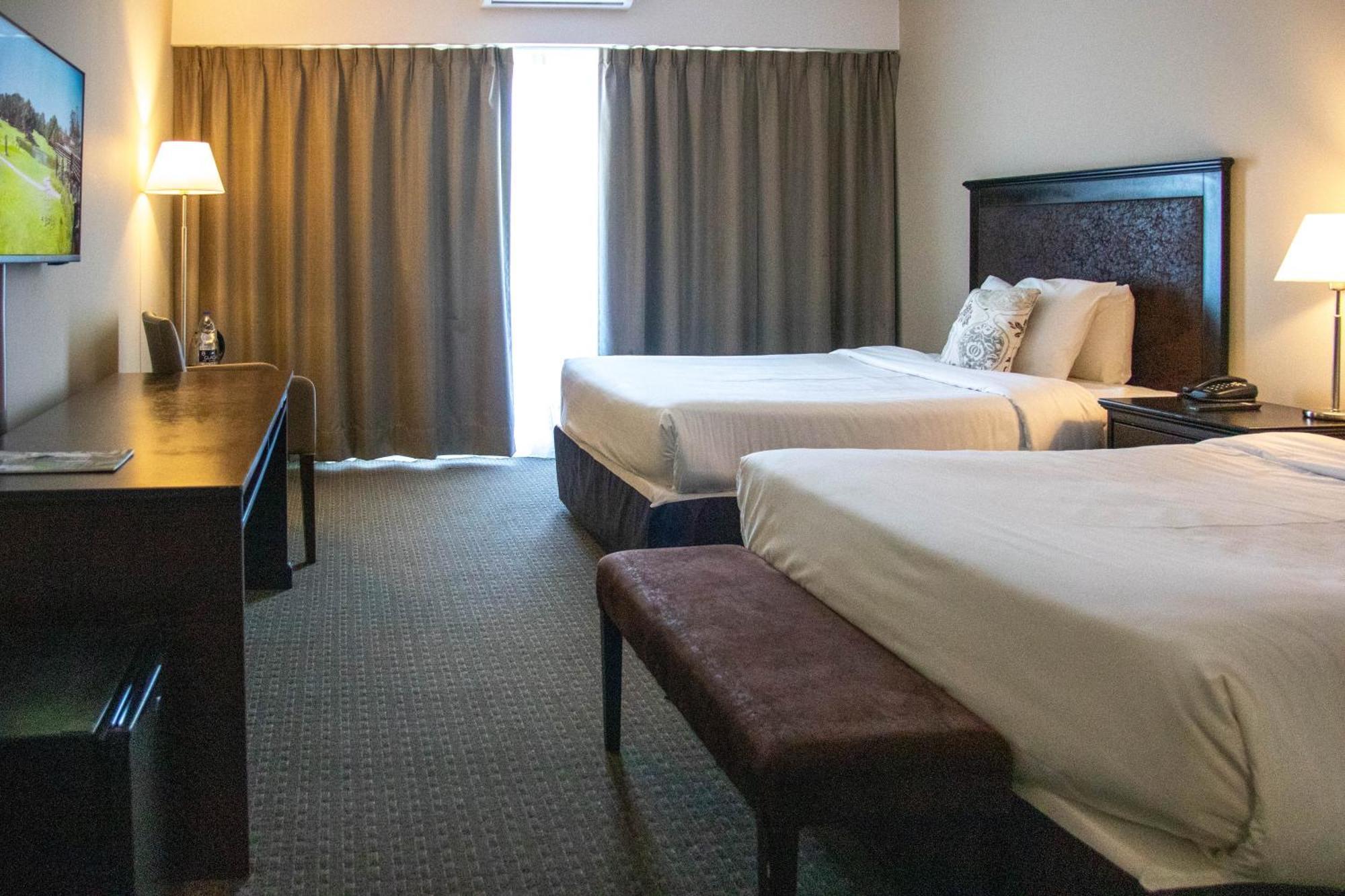 Howard Johnson Hotel & Convention Center Madariaga - 까릴로 외부 사진