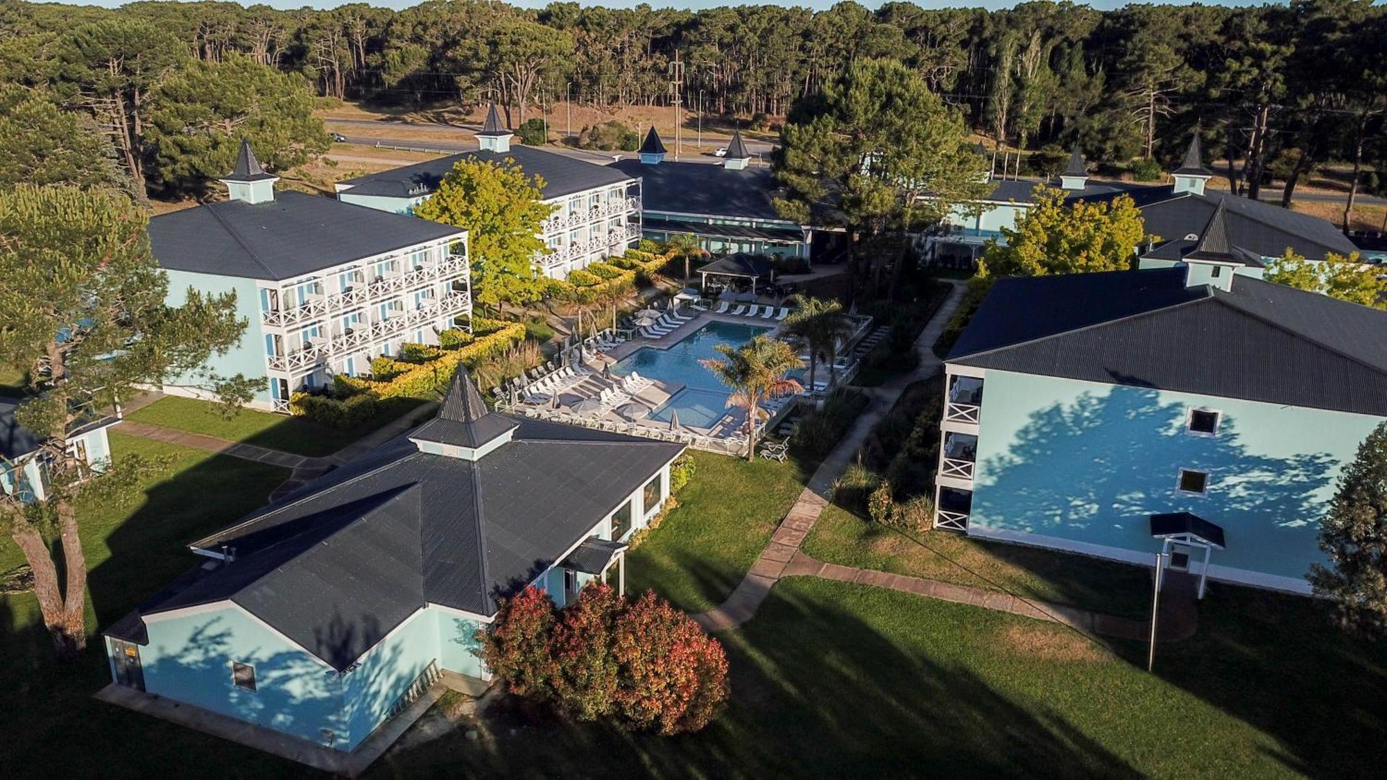 Howard Johnson Hotel & Convention Center Madariaga - 까릴로 외부 사진