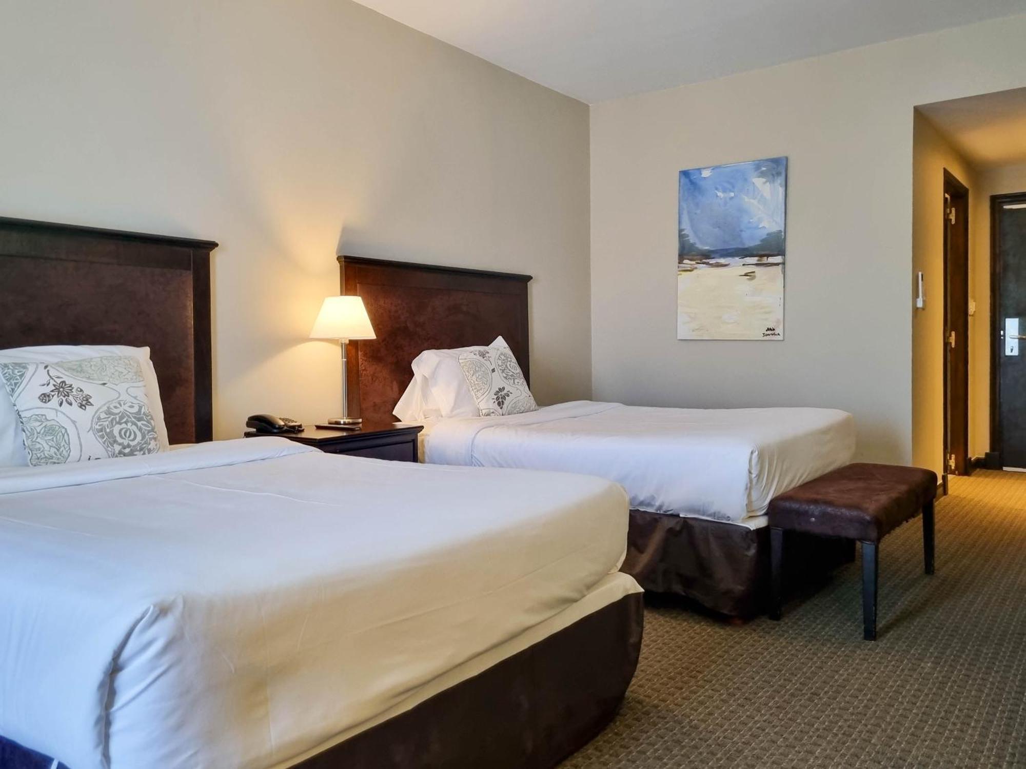 Howard Johnson Hotel & Convention Center Madariaga - 까릴로 외부 사진